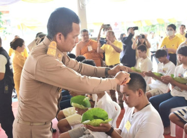 เป็นประธานในพิธีปลงผมผู้เข้าร่วมบรรพชาสามเณรเฉลิมพระเกียรติพระบาทสมเด็จพระเจ้าอยู่หัว เนื่องในโอกาสมหามงคลเฉลิมพระชนมพรรษา 6 รอบ 28 กรกฎาคม 2567 ... พารามิเตอร์รูปภาพ 7