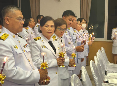 เป็นประธานในพิธีถวายเครื่องราชสักการะและวางพานพุ่ม ... พารามิเตอร์รูปภาพ 1