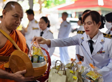 ร่วมพิธีเจริญพระพุทธมนต์และทำบุญตักบาตรเพื่อถวายเป็นพระกุศลแด่สมเด็จพระเจ้าน้องนางเธอ เจ้าฟ้าจุฬาภรณ์วลัยลักษณ์ อัครราชกุมารีมกรมพระศรีสวางควัฒน วรขัตติยราชนารี ... พารามิเตอร์รูปภาพ 3