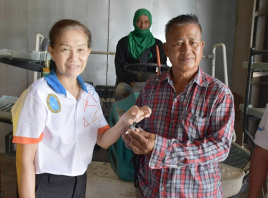 ข้าประสานงานและจัดทำรายละเอียดสัญญายืมครุภัณฑ์ของจังหวัดนครนายก ในโอกาสที่นายพลชัย สีลาเขต ประธานกรรมการกลุ่มเกษตรกรทำนาเขาพระผลิตปุ๋ยอินทรีย์ เข้ารับมอบรถดำนานั่งขับ 6 แถว จากสหกรณ์การเกษตรปากพลี จำกัด ที่ไม่มีสมาชิกขอใช้บริการแล้ว ... พารามิเตอร์รูปภาพ 4