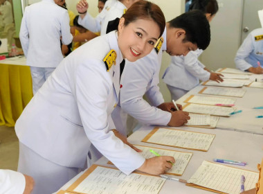 พิธีวางพานพุ่มดอกไม้ถวายราชสักการะเนื่องในวันคล้ายวันพระบรมราชสมภพพระบาทสมเด็จพระบรมชนกาธิเบศร มหาภูมิพลอดุลยเดชมหาราช บรมนาถบพิตร วันชาติ และวันพ่อแห่งชาติ ๕ ธันวาคม ๒๕๖๗ ... พารามิเตอร์รูปภาพ 15