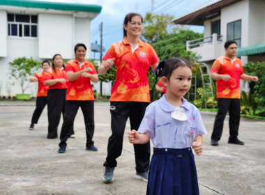 บุคลากรสำนักงานสหกรณ์จังหวัดนครนายก ร่วมเต้นแอโรบิค ... พารามิเตอร์รูปภาพ 2