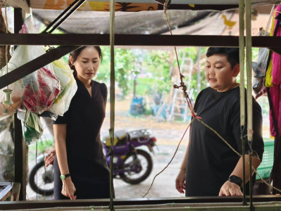 นางสาวณปภัช เผ่าวณิชย์ ผอ.กพส พร้อมด้วยบุคลากรกลุ่ม ... พารามิเตอร์รูปภาพ 1