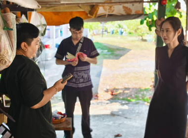 นางสาวณปภัช เผ่าวณิชย์ ผอ.กพส พร้อมด้วยบุคลากรกลุ่ม ... พารามิเตอร์รูปภาพ 5