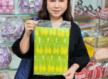 ตรวจเยี่ยมและพบปะกลุ่มสตรีสหกรณ์หัตถกรรมผ้าทอไทยพวนบ้านใหม่ ... พารามิเตอร์รูปภาพ 3