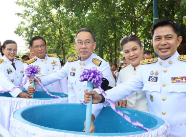 พิธีเจริญพระพุทธมนต์และทำบุญตักบาตรถวายพระราชกุศล ... พารามิเตอร์รูปภาพ 2
