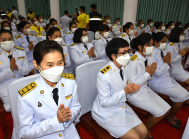 ร่วมพิธีเจริญพระพุทธมนต์และทำบุญตักบาตรถวายพระราชกุศลแด่พระบาทสมเด็จพระเจ้าอยู่หัว เนื่องในโอกาสวันเฉลิมพระชนมพรรษาพระบาทสมเด็จพระเจ้าอยู่หัว ... พารามิเตอร์รูปภาพ 4