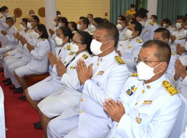 ร่วมพิธีเจริญพระพุทธมนต์และทำบุญตักบาตรถวายพระราชกุศลแด่พระบาทสมเด็จพระเจ้าอยู่หัว เนื่องในโอกาสวันเฉลิมพระชนมพรรษาพระบาทสมเด็จพระเจ้าอยู่หัว ... พารามิเตอร์รูปภาพ 3