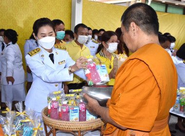 ร่วมพิธีเจริญพระพุทธมนต์และทำบุญตักบาตรถวายพระราชกุศลแด่พระบาทสมเด็จพระเจ้าอยู่หัว เนื่องในโอกาสวันเฉลิมพระชนมพรรษาพระบาทสมเด็จพระเจ้าอยู่หัว ... พารามิเตอร์รูปภาพ 8