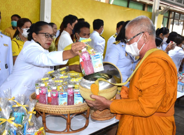 ร่วมพิธีเจริญพระพุทธมนต์และทำบุญตักบาตรถวายพระราชกุศลแด่พระบาทสมเด็จพระเจ้าอยู่หัว เนื่องในโอกาสวันเฉลิมพระชนมพรรษาพระบาทสมเด็จพระเจ้าอยู่หัว ... พารามิเตอร์รูปภาพ 7