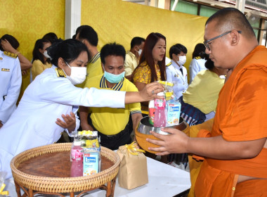 ร่วมพิธีเจริญพระพุทธมนต์และทำบุญตักบาตรถวายพระราชกุศลแด่พระบาทสมเด็จพระเจ้าอยู่หัว เนื่องในโอกาสวันเฉลิมพระชนมพรรษาพระบาทสมเด็จพระเจ้าอยู่หัว ... พารามิเตอร์รูปภาพ 10