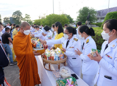 เข้าร่วมพิธีทำบุญตักบาตรถวายพระราชกุศล ... พารามิเตอร์รูปภาพ 3