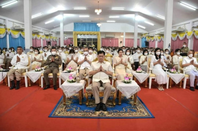 เข้าร่วมพิธีเจริญพระพุทธมนต์เฉลิมพระเกียรติพระบาทสมเด็จพระเจ้าอยู่หัว สมเด็จพระนางเจ้าสิริกิติ์ พระบรมราชชนนีพันปีหลวง สมเด็จพระนางเจ้าฯ พระบรมราชินีและสมเด็จพระเจ้าลูกเธอ เจ้าฟ้าพัชรกิติยาภา นเรนทิราเทพยวดี กรมหลวงราชสาริณีสิริพัชร มหาวัชรราชธิดา ประจำ ... พารามิเตอร์รูปภาพ 1