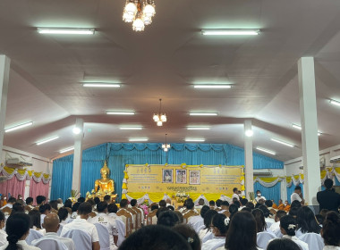 เข้าร่วมพิธีเจริญพระพุทธมนต์เฉลิมพระเกียรติพระบาทสมเด็จพระเจ้าอยู่หัว สมเด็จพระนางเจ้าสิริกิติ์ พระบรมราชชนนีพันปีหลวง สมเด็จพระนางเจ้าฯ พระบรมราชินีและสมเด็จพระเจ้าลูกเธอ เจ้าฟ้าพัชรกิติยาภา นเรนทิราเทพยวดี กรมหลวงราชสาริณีสิริพัชร มหาวัชรราชธิดา ประจำ ... พารามิเตอร์รูปภาพ 3