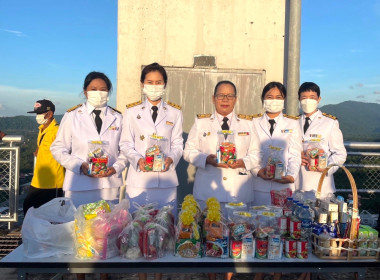 เข้าร่วมในพิธีสวดพระพุทธมนต์และทำบุญตักบาตรถวายพระราชกุศล ... พารามิเตอร์รูปภาพ 3