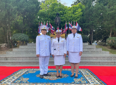 เข้าร่วมพิธีสวดพระพุทธมนต์และพิธีทำบุญตักบาตรถวายพระราชกุศลและพิธีวางพวงมาลาและถวายราชสดุดี เนื่องในวันสมเด็จพระมหาธีรราชเจ้า ... พารามิเตอร์รูปภาพ 3